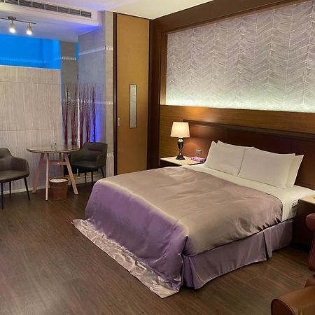 Purple Garden Motel Kaohsiung Exterior photo