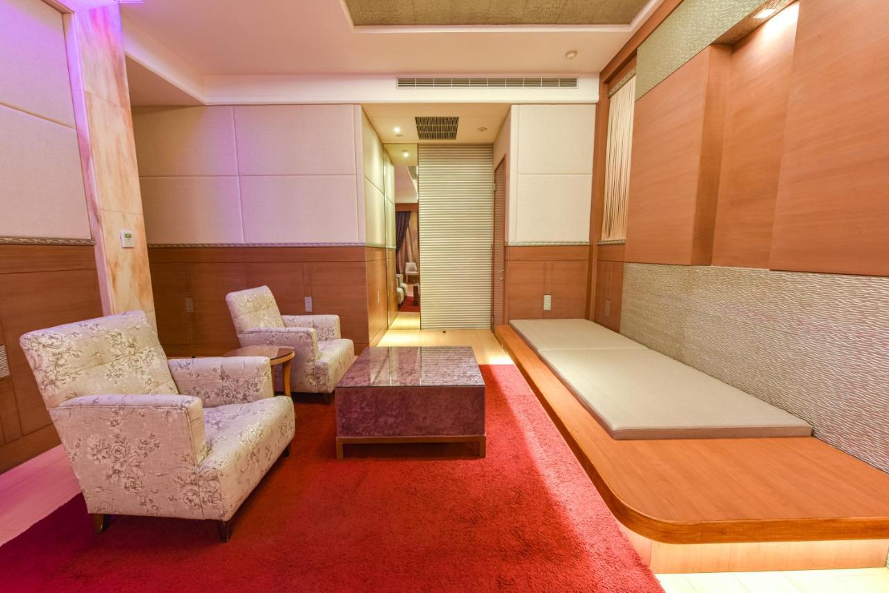 Purple Garden Motel Kaohsiung Exterior photo