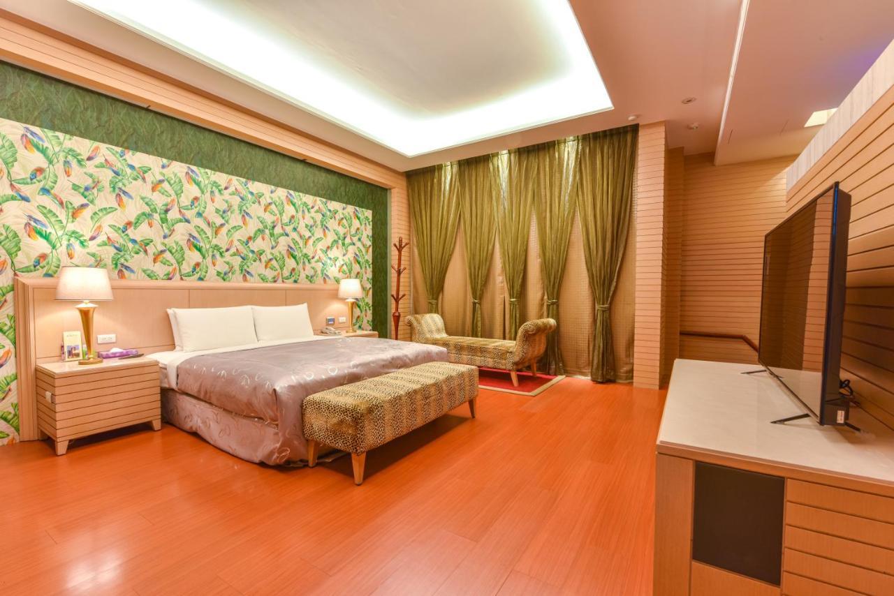 Purple Garden Motel Kaohsiung Exterior photo